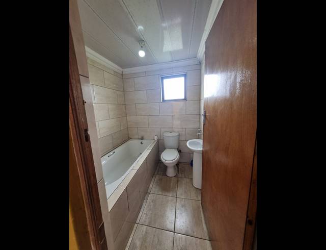 4 BEDROOM HOUSE FOR SALE IN KWANOBUHLE